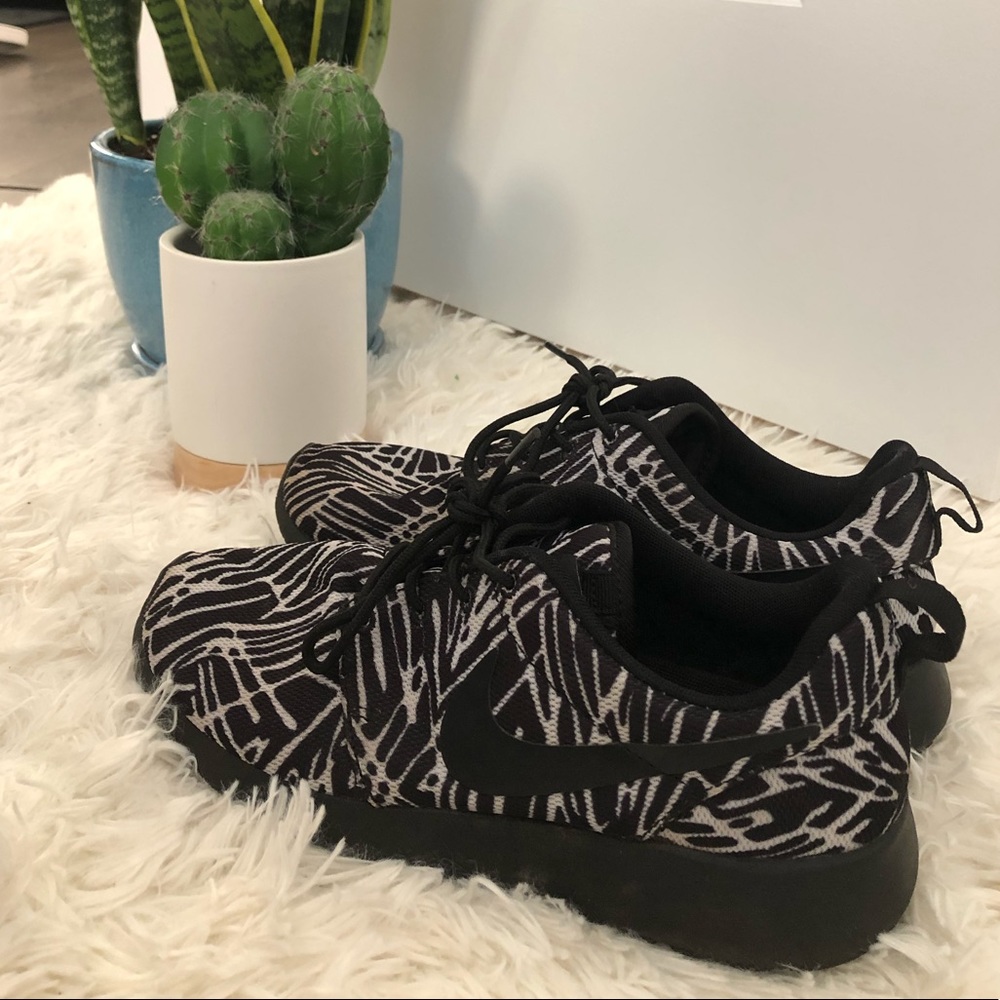 Nike Roshe Runs -Women's